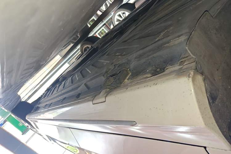 Used Mercedes-Benz C-Class 2015 C 200 L Sport Edition Right Side Sill