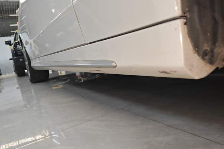 Used Mercedes-Benz C-Class 2015 C 200 L 4MATIC Sport Edition Right Side Sill