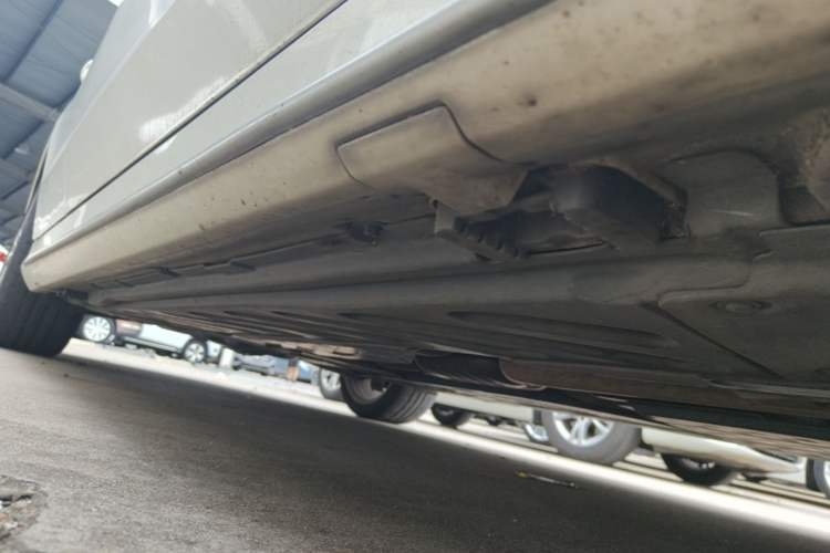 Used Mercedes-Benz C-Class 2015 C 200 L 4MATIC Sport Edition Right Side Sill