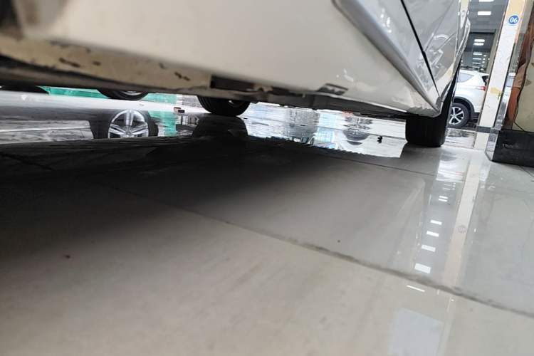 Used Mercedes-Benz C-Class 2015 Revised C 200 L Sport Edition Right Side Sill