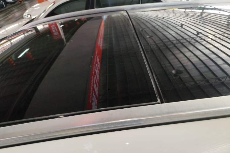 Used Mercedes-Benz C-Class 2015 C 200 station wagon Roof