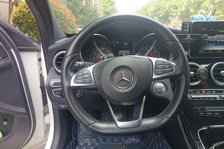 Used Mercedes-Benz C-Class 2015 C 200 Sport Edition 4MATIC Steering Wheel