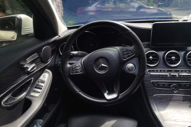 Used Mercedes-Benz C-Class 2015 Revised C 200 L Sport Edition Steering Wheel
