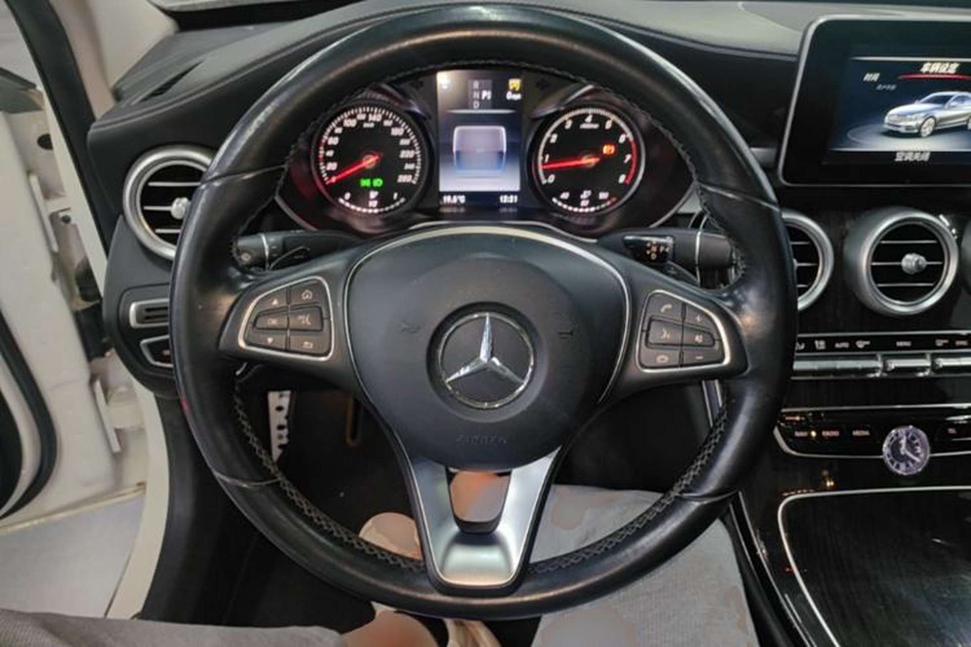 Used Mercedes-Benz C-Class 2015 Facelift C 200 L Steering Wheel
