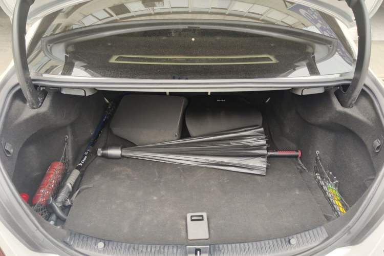 Used Mercedes-Benz C-Class 2015 C 200 L Sport Edition Trunk