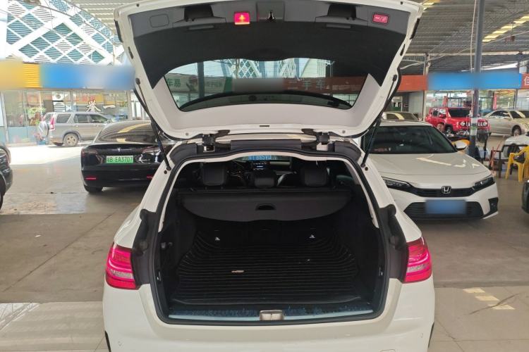 Used Mercedes-Benz C-Class 2015 C 200 station wagon Trunk