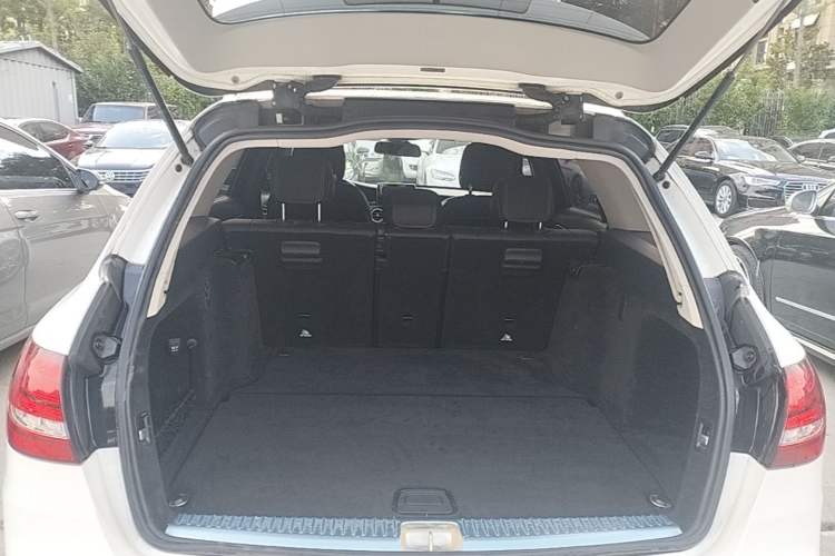 Used Mercedes-Benz C-Class 2015 C 200 station wagon Trunk
