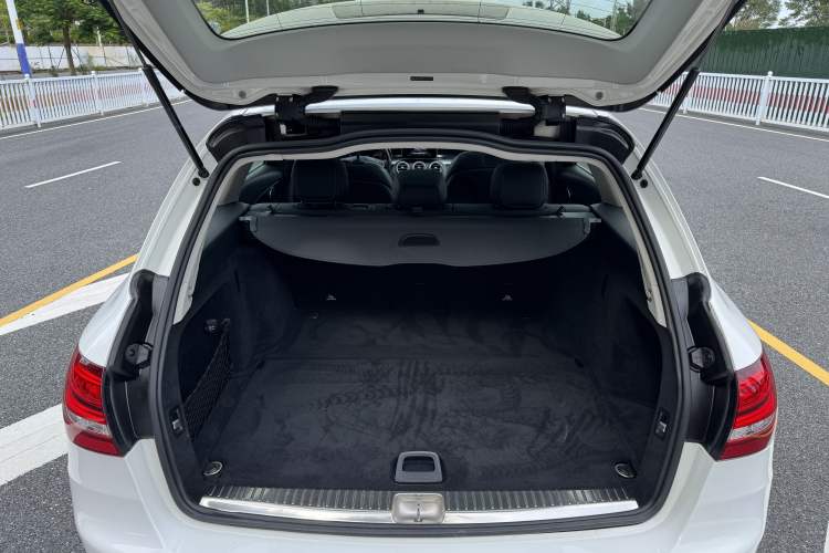 Used Mercedes-Benz C-Class 2015 C 200 station wagon Trunk