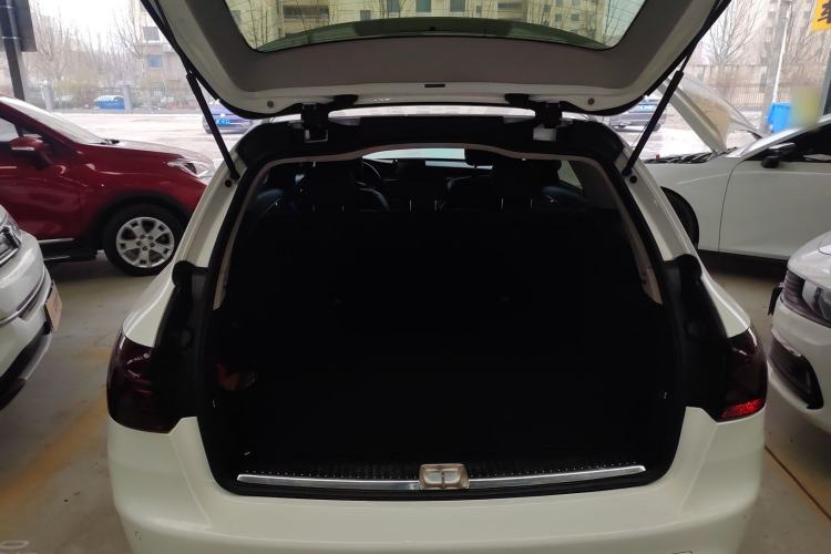 Used Mercedes-Benz C-Class 2015 C 200 station wagon Trunk