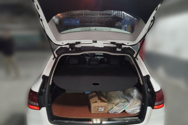 Used Mercedes-Benz C-Class 2015 C 200 station wagon Trunk