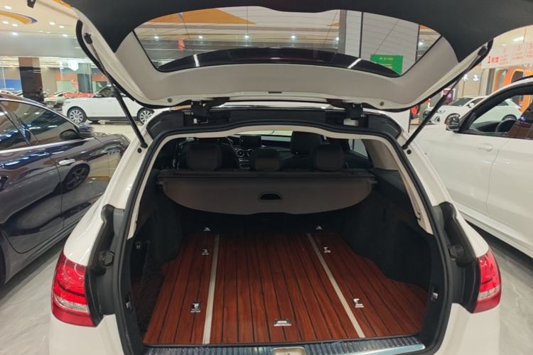 Used Mercedes-Benz C-Class 2015 C 200 station wagon Trunk
