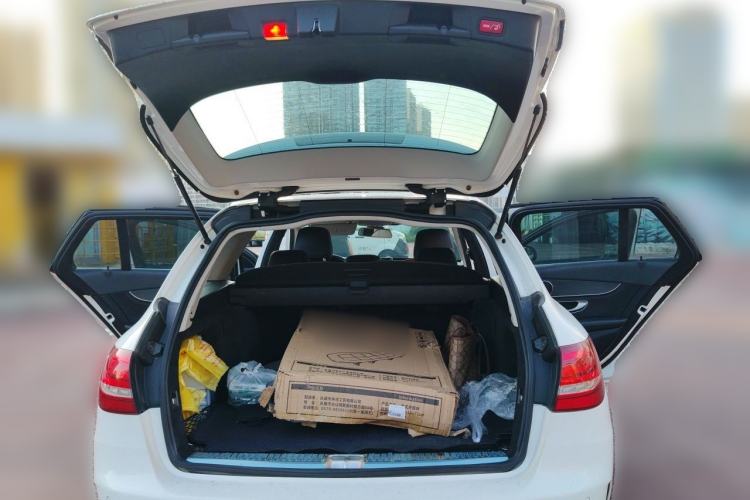 Used Mercedes-Benz C-Class 2015 C 200 station wagon Trunk