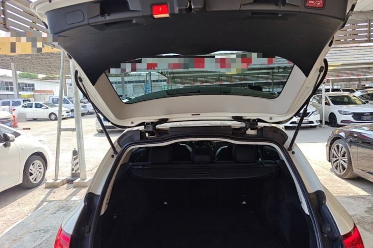 Used Mercedes-Benz C-Class 2015 C 200 station wagon Trunk
