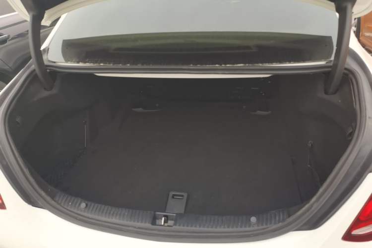 Used Mercedes-Benz C-Class 2015 C 200 L 4MATIC Trunk
