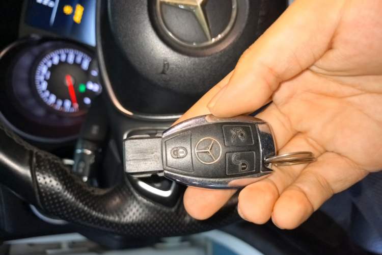 Used Mercedes-Benz C-Class 2015 C 200 L Sport Edition Vehicle Key