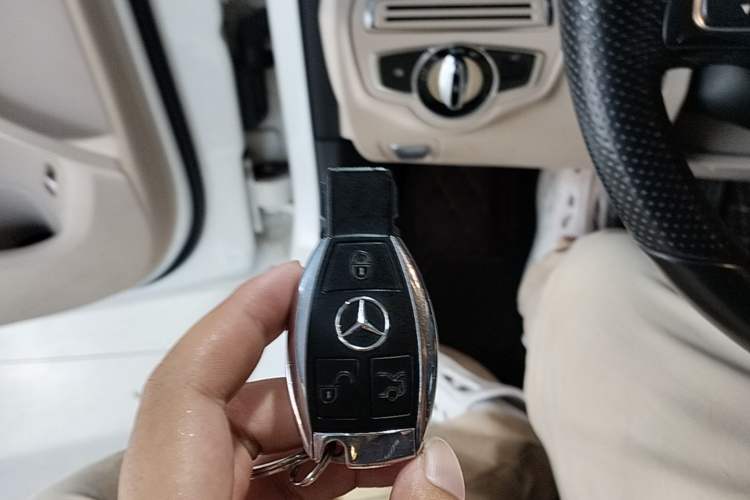 Used Mercedes-Benz C-Class 2015 Restyled C 180 L Sport Edition Vehicle Key