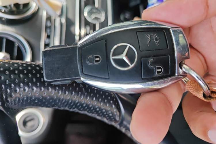 Used Mercedes-Benz C-Class 2015 Revised C 200 L Sport Edition Vehicle Key