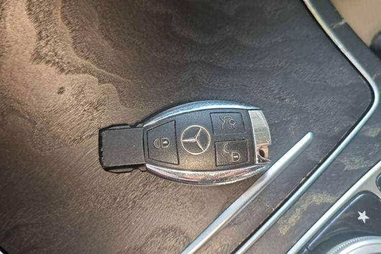 Used Mercedes-Benz C-Class 2015 Restyled C 180 L Sport Edition Vehicle Key