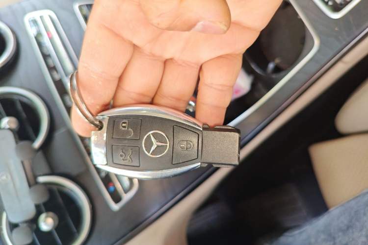 Used Mercedes-Benz C-Class 2015 C 200 L Sport Edition Vehicle Key