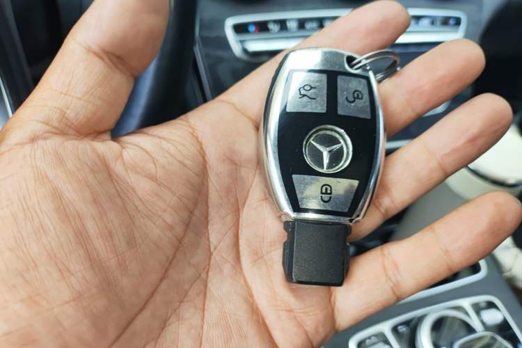 Used Mercedes-Benz C-Class 2015 Revised C 200 L Sport Edition Vehicle Key