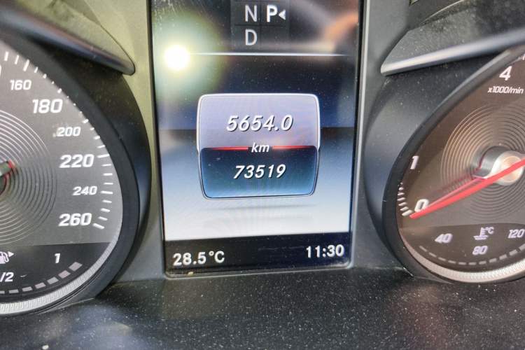 Used Mercedes-Benz C-Class 2015 Restyled C 180 L Sport Edition Odometer Close Up