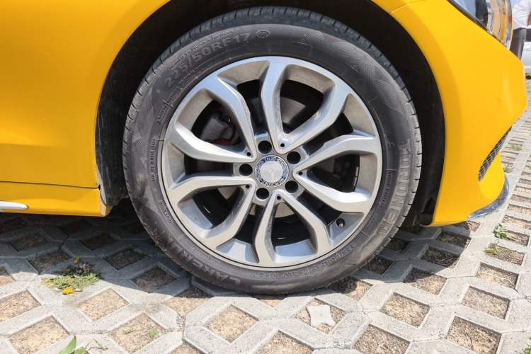 Used Mercedes-Benz C-Class 2015 Restyled C 180 L Sport Edition Right Front Wheel Hub