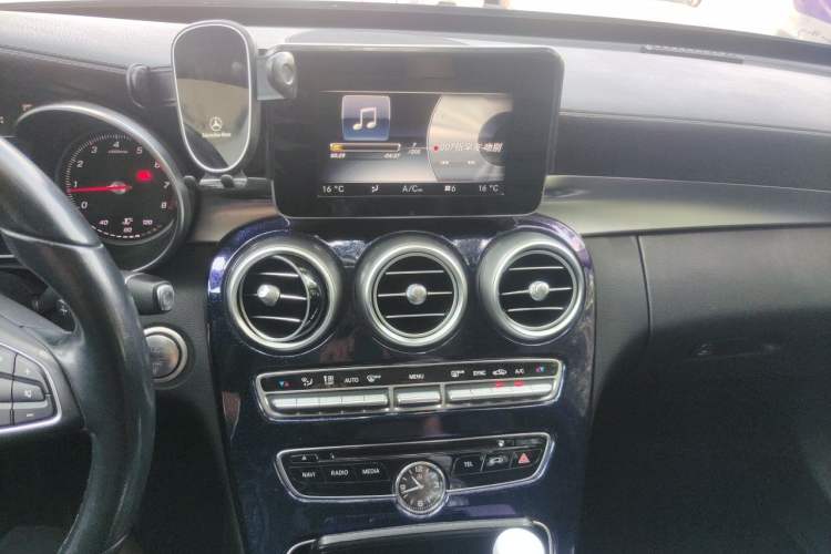 Used Mercedes-Benz C-Class 2016 C 200 L Audio And AC Panel