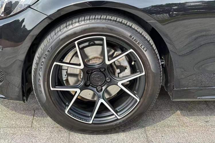 Used Mercedes-Benz C-Class 2016 C 200 Sport Edition Exterior 9