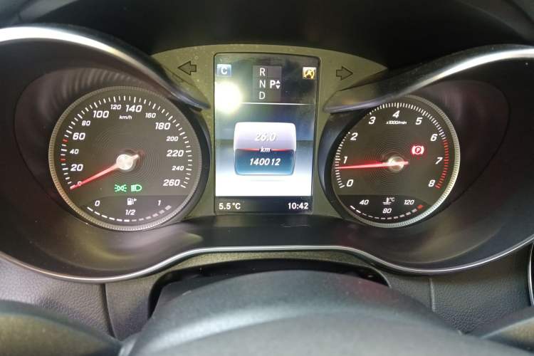 Used Mercedes-Benz C-Class 2016 C 200 L Sport Edition Odometer Close Up