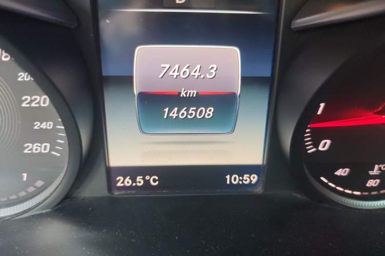 Used Mercedes-Benz C-Class 2016 C 200 L Sport Edition Odometer Close Up