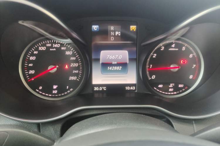 Used Mercedes-Benz C-Class 2016 C 200 L Odometer Close Up