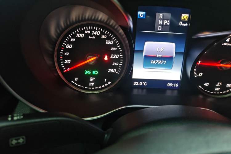 Used Mercedes-Benz C-Class 2016 C 200 L Sport Edition Odometer Close Up