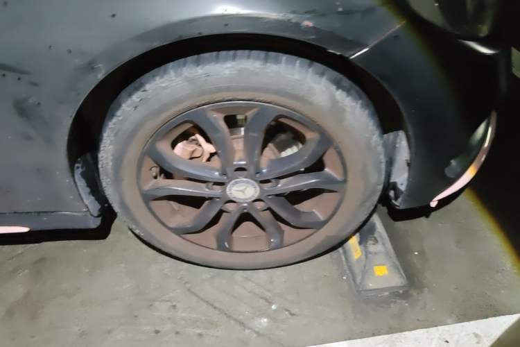 Used Mercedes-Benz C-Class 2016 C 180 L Sport Edition Right Front Wheel Hub
