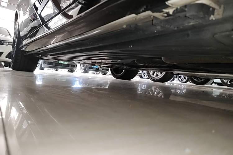 Used Mercedes-Benz C-Class 2016 C 200 L 4MATIC Sport Edition Right Side Sill