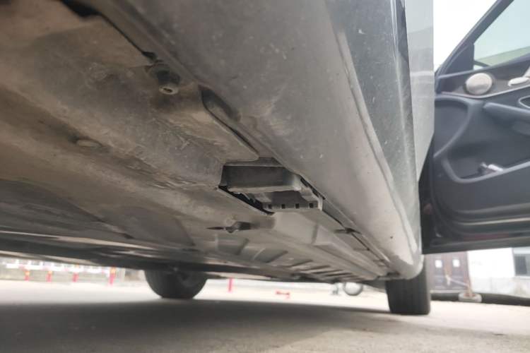 Used Mercedes-Benz C-Class 2016 C 180 L Right Side Sill