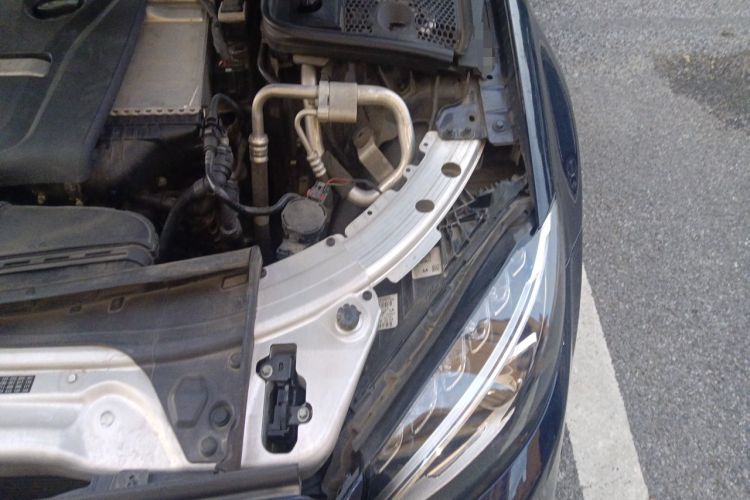 Used Mercedes-Benz C-Class 2016 C 200 L Sport Edition Engine Bay Left