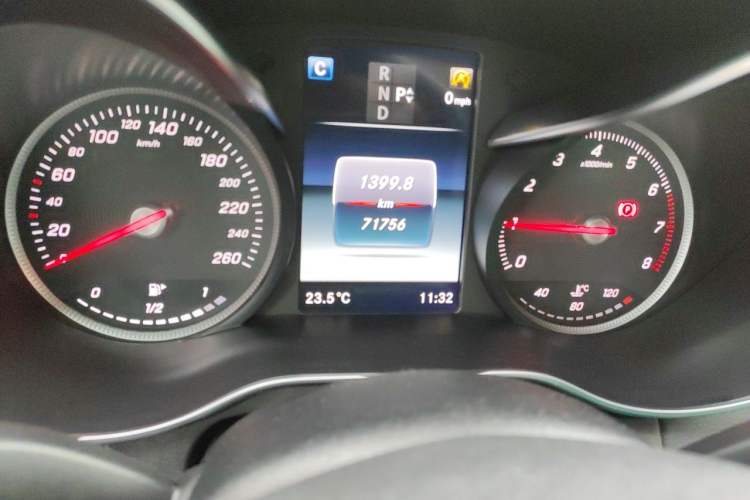 Used Mercedes-Benz C-Class 2016 C 200 L Sport Edition Odometer Close Up