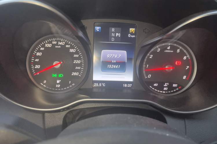 Used Mercedes-Benz C-Class 2016 C 200 L Sport Edition Odometer Close Up