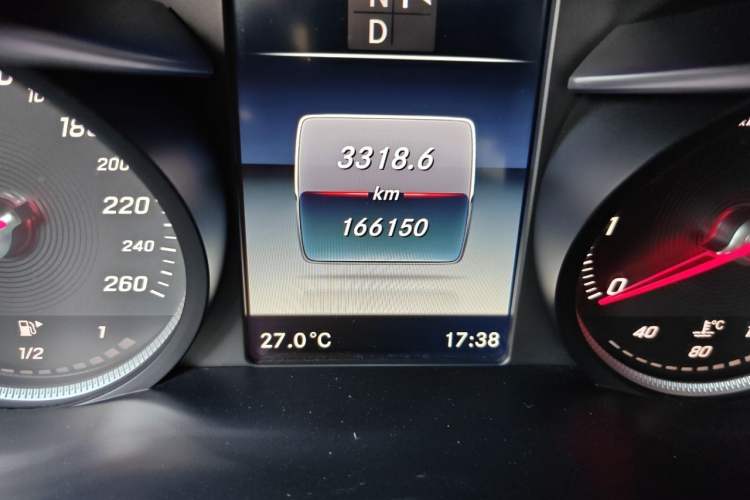 Used Mercedes-Benz C-Class 2016 C 200 L Sport Edition Odometer Close Up