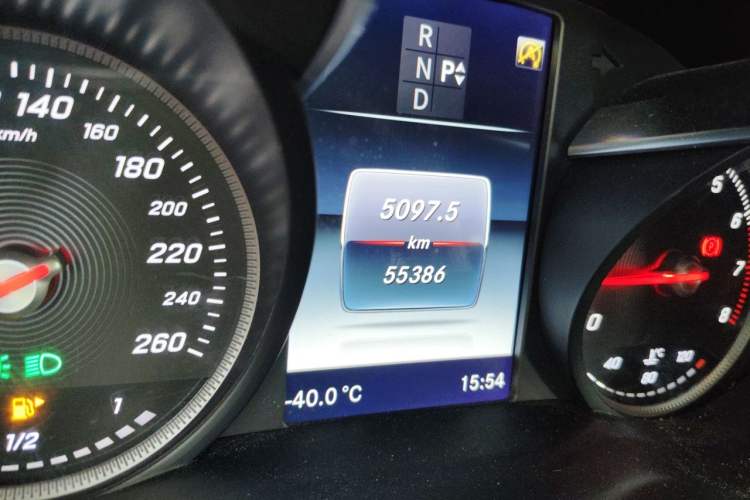 Used Mercedes-Benz C-Class 2016 C 200 L Sport Edition Odometer Close Up