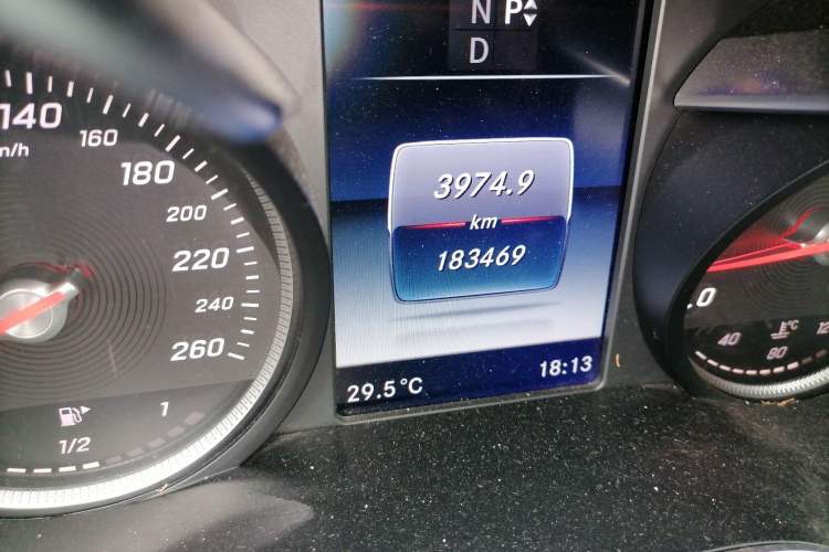 Used Mercedes-Benz C-Class 2016 C 200 L Sport Edition Odometer Close Up