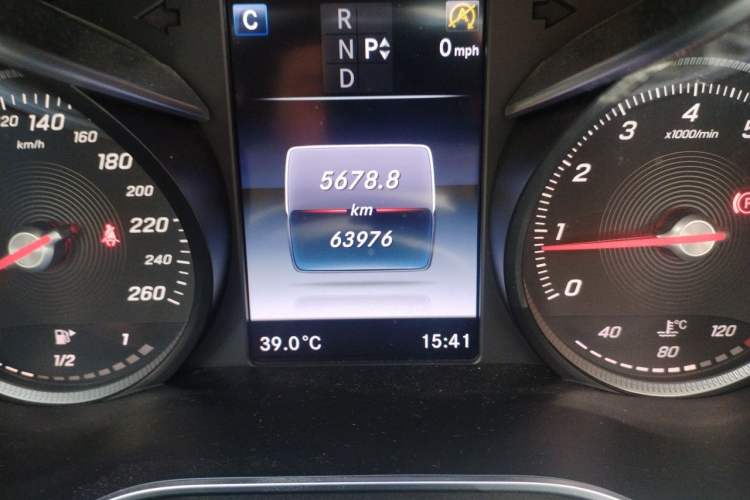 Used Mercedes-Benz C-Class 2016 C 200 L Sport Edition Odometer Close Up