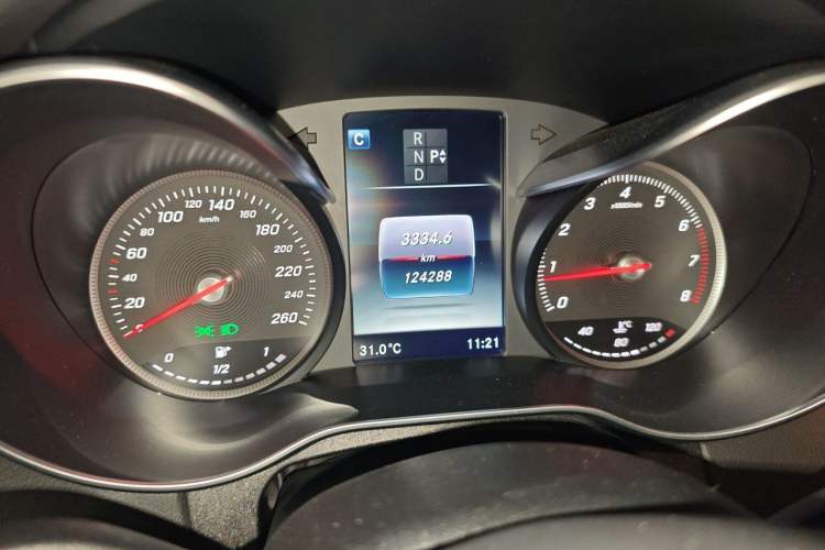 Used Mercedes-Benz C-Class 2016 C 200 L Sport Edition Odometer Close Up