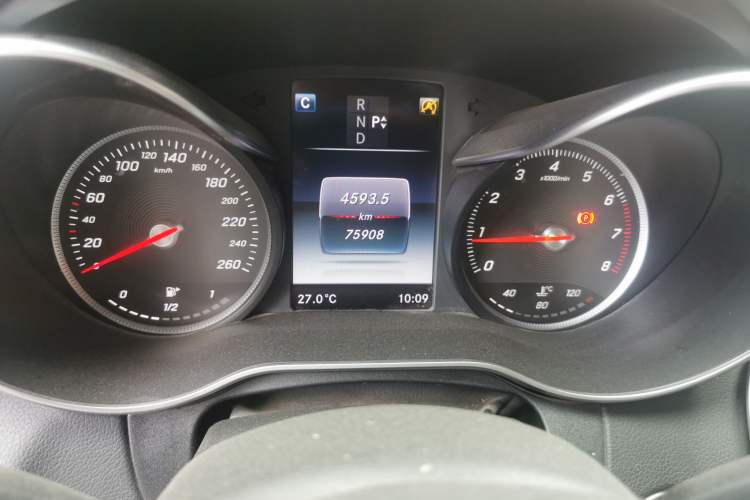 Used Mercedes-Benz C-Class 2016 C 200 L Sport Edition Odometer Close Up