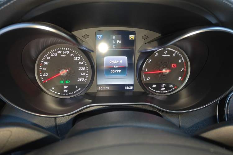 Used Mercedes-Benz C-Class 2016 C 180 L Sport Edition Odometer Close Up