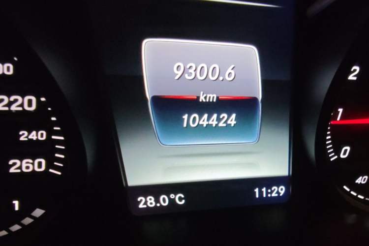 Used Mercedes-Benz C-Class 2016 C 200 L Sport Edition Odometer Close Up