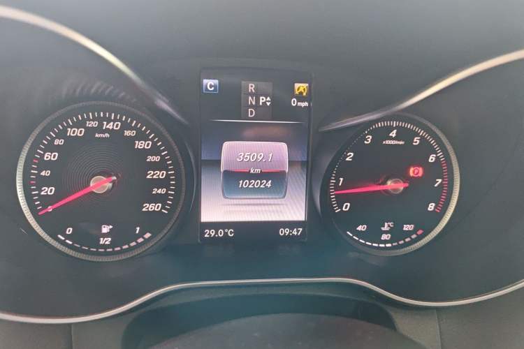 Used Mercedes-Benz C-Class 2016 C 200 L Sport Edition Odometer Close Up