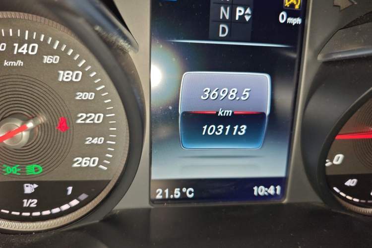 Used Mercedes-Benz C-Class 2016 C 200 L Sport Edition Odometer Close Up