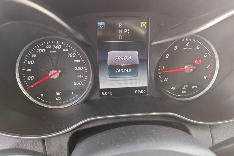 Used Mercedes-Benz C-Class 2016 C 200 L Sport Edition Odometer Close Up