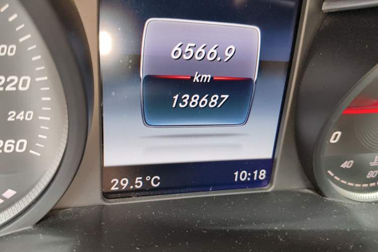 Used Mercedes-Benz C-Class 2016 C 200 L Sport Edition Odometer Close Up